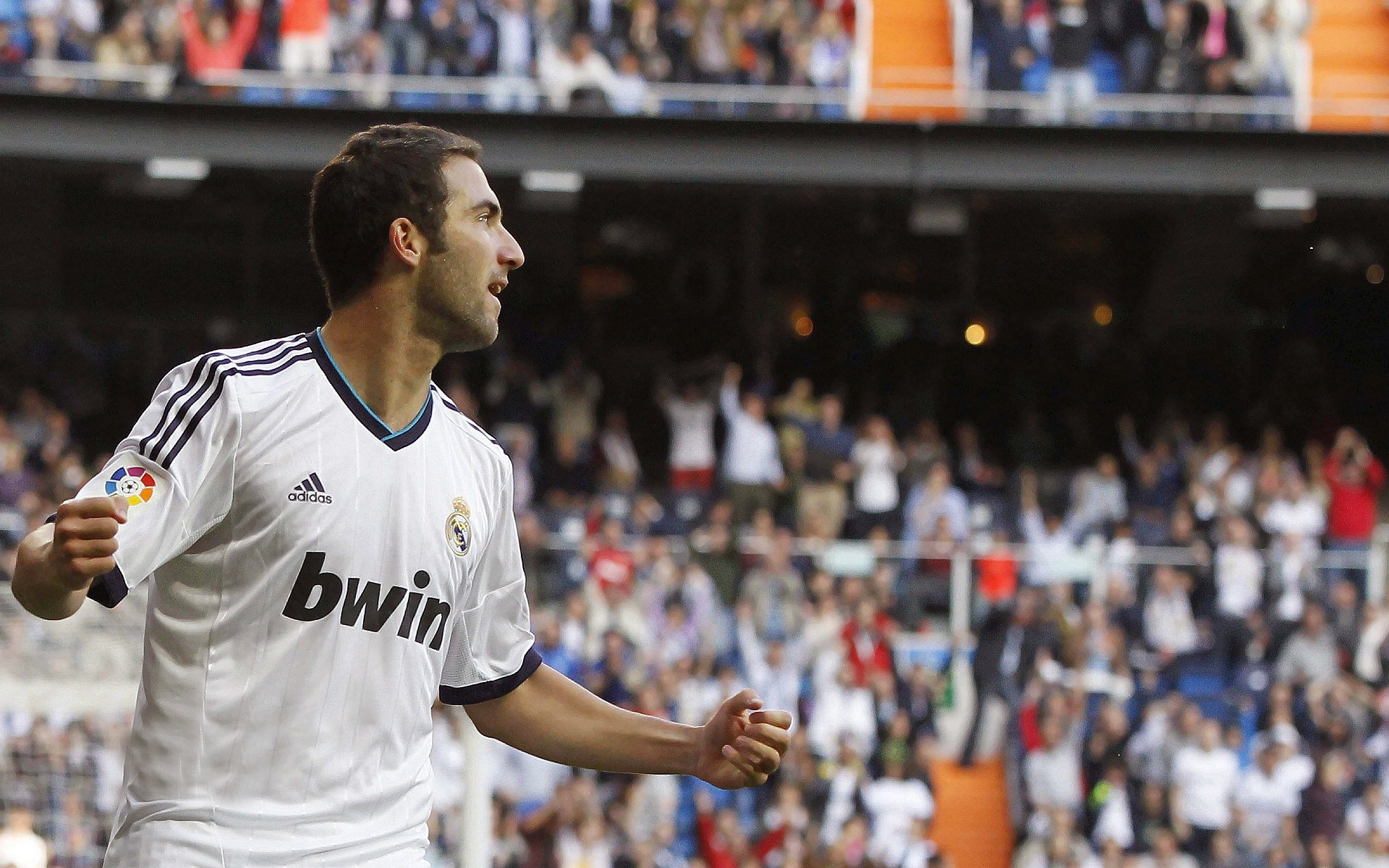 CS2战术操作瞬间高光，cs2中有什么键